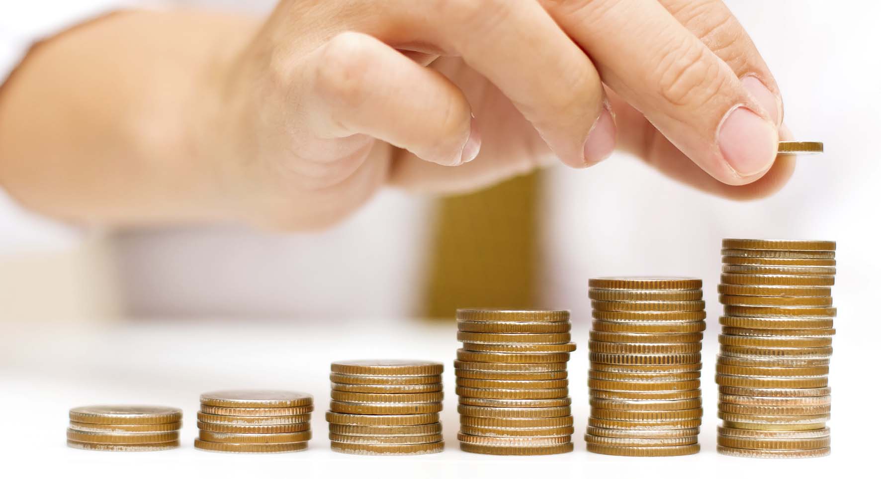 Rumo à Independência Financeira: Educando-se para Economizar e Investir com Sucesso