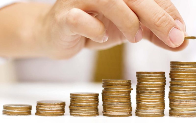 Rumo à Independência Financeira: Educando-se para Economizar e Investir com Sucesso